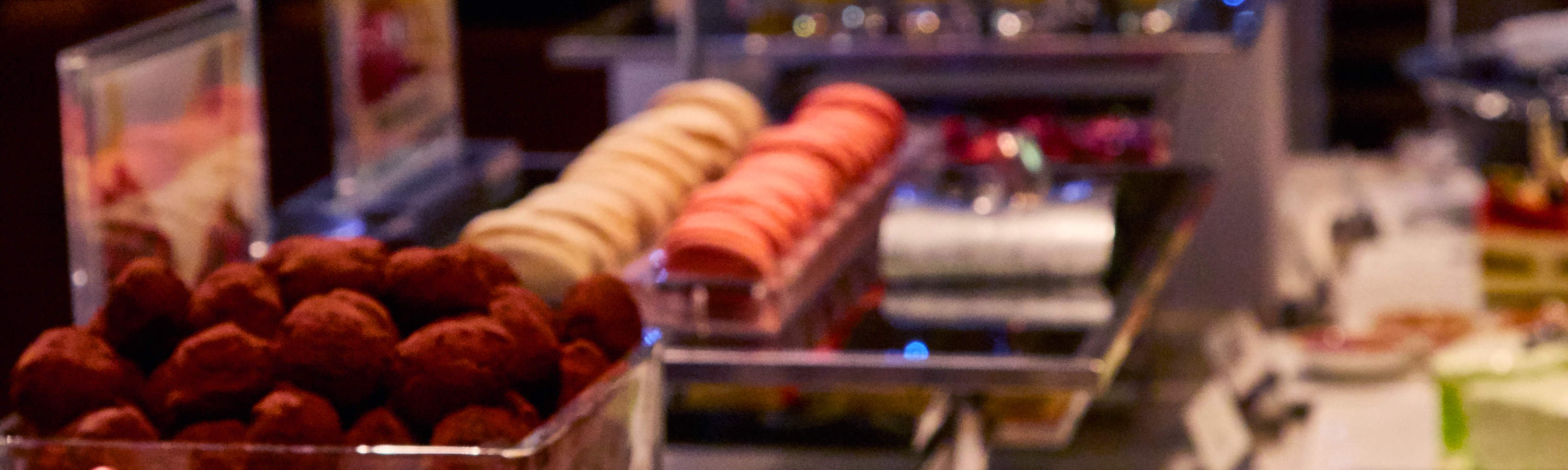 Buffet dinner for one person from Friday to Sunday